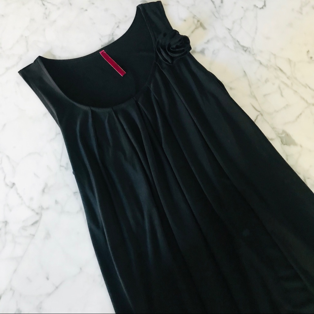 Black Flowy Top With Cute Flower